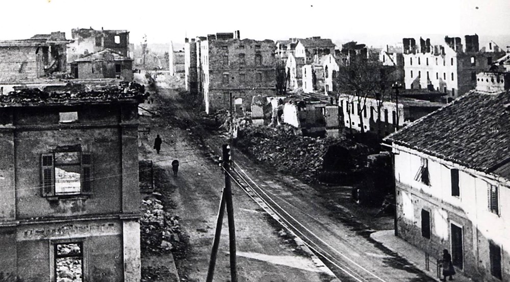 Ruševine nakon bombardiranja u Drugom svjetskom ratu (Izvor: Stanko Guštin)